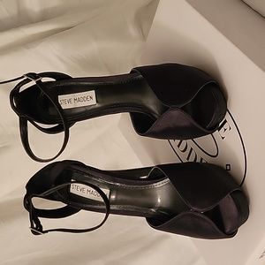 Steve Madden 5" Satin/leather heels. Gently worn, actually only once.